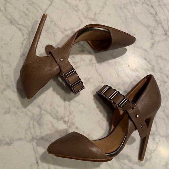 LAMB Tyna Chain Taupe Pump - Picture 1 of 3